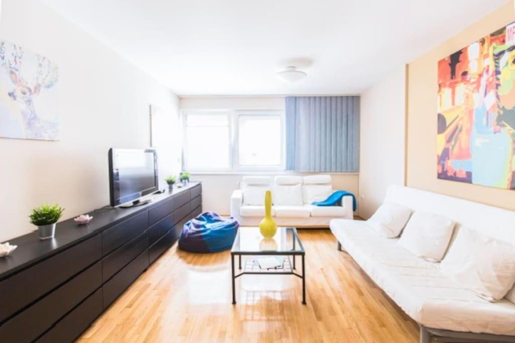 Super Modern At Gozsdu Passage Apartment *